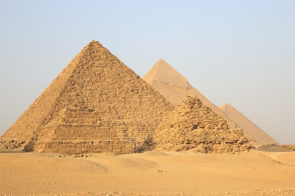 Neith II. Teti piramis 300 múmia