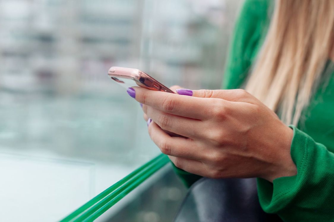 Okostelefon-függőség: mikor válik a hasznos eszköz digitális börtönné?