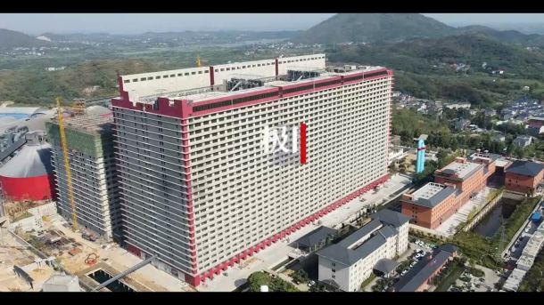 emeletes disznóól Kína