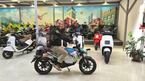 Elektrobiker elektromos robogó