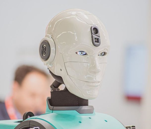 ember felesleges 2140 robot