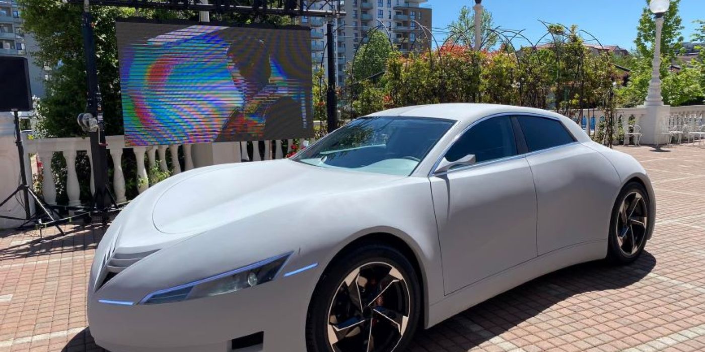 román tesla elektromos autó